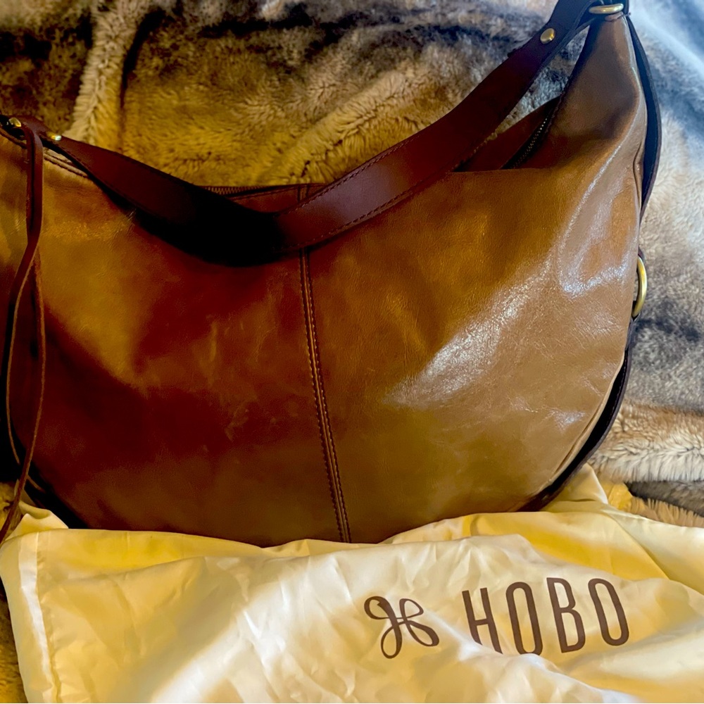 Hobo brown leather bag.